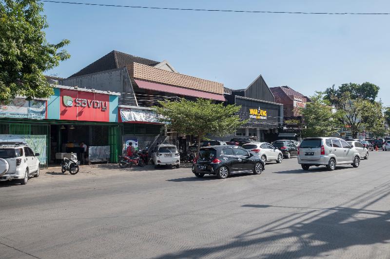 Oyo 1114 Hotel Denpasar Makassar Exterior photo