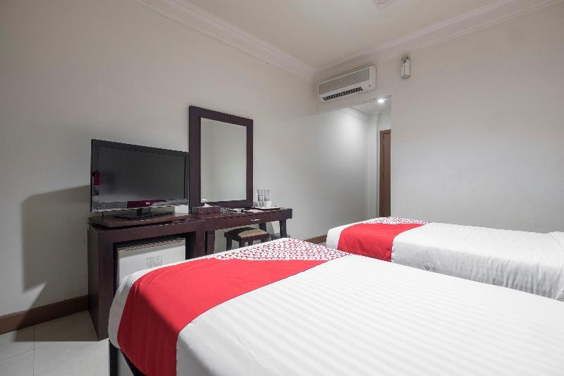 Oyo 1114 Hotel Denpasar Makassar Exterior photo
