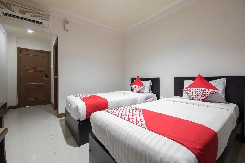 Oyo 1114 Hotel Denpasar Makassar Exterior photo
